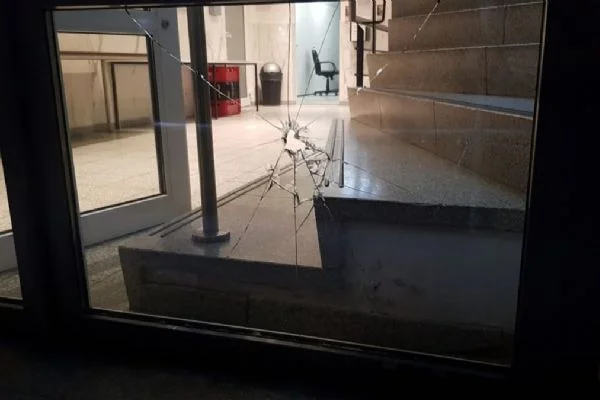 Almanya'da camiye taşlı saldırı