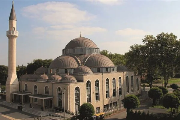 Almanya'da 'ırkçılık' iddiası Camilere eşzamanlı tehdit mektubu