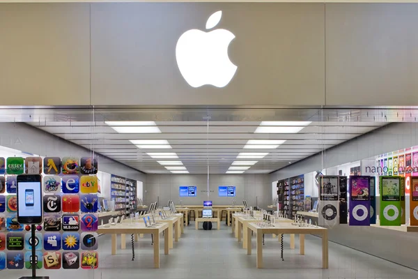 Apple, ABD'deki mağazalarını açıyor
