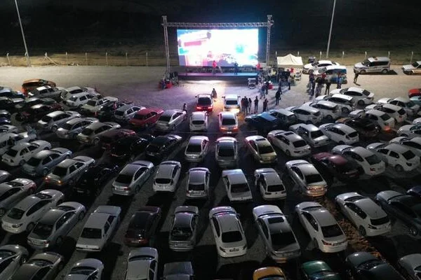 "Arabalı Sinema" etkinliğine büyük ilgi