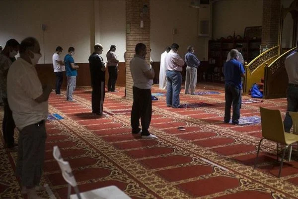 Atina'daki mescitler ibadete açıldı