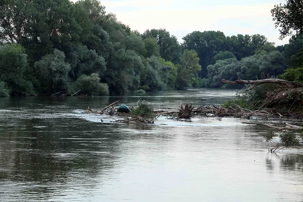 Atina'dan sınıra 200 kilometrelik bariyer