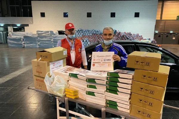 Avusturya'da karantina altındaki mültecilere Avusturya Vefa Derneği'nden iftar yemeği