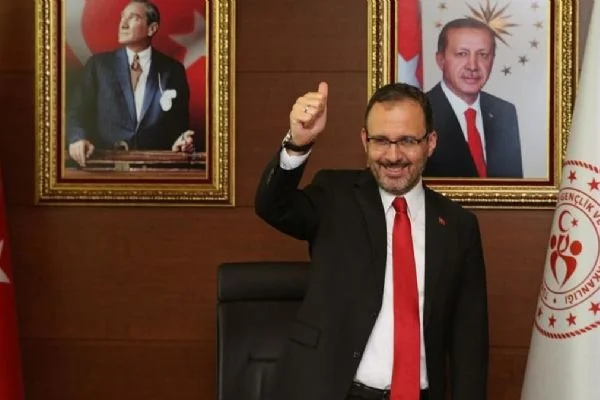 Bakan Kasapoğlu gençlerle bir araya geldi