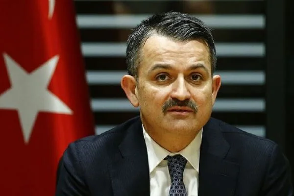 Bakan Pakdemirli çağrıda bulundu: Vatandaşlarımdan çiftçimizi 21.00'de alkışlamalarını bekliyorum
