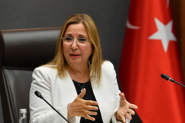 Bakan Pekcan duyurdu: Çin pazarı Türk ihracatçılarına açıldı