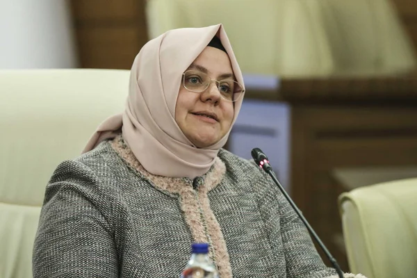 Bakan Selçuk duyurdu: Emekli maaşları erken ödenecek