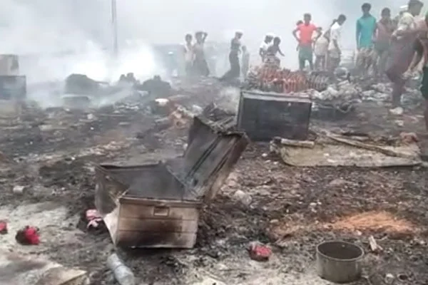 Bangladeş'te bulunan kampta yangın