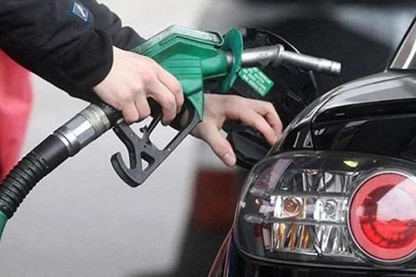 Benzin ve motorine bir zam daha geliyor