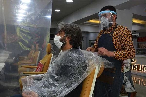 Berber, kuaför ve güzellik salonları yeniden faaliyete geçti