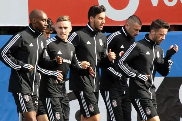 Beşiktaş gruplar halinde çalışmalara başladı