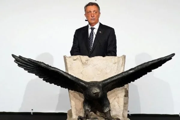 Beşiktaş Kulübü Başkanı Ahmet Nur Çebi'nin koronavirüs testinin pozitif çıktığı açıklandı