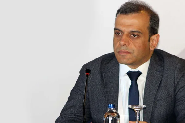 Bilim Kurulu Üyesi Azap'tan halka uyarı: Koronavirüs toplumda dolaşmaya devam edecek