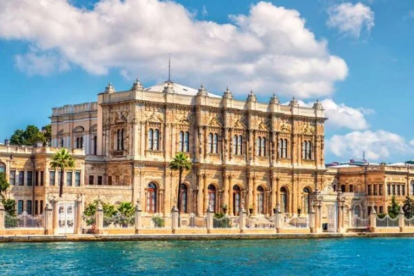 Bir 19. yüzyıl sarayı; Dolmabahçe