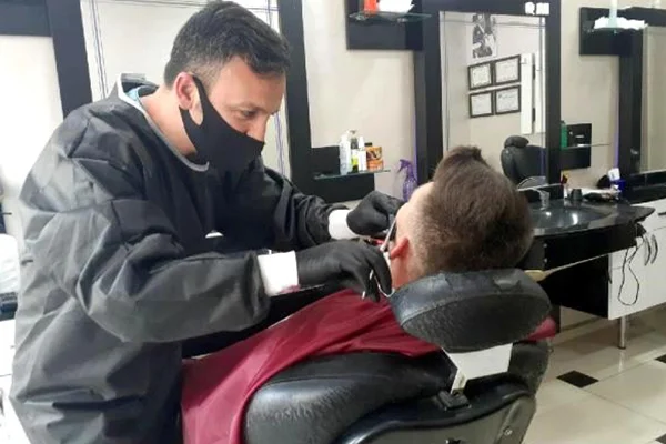 Bir ilimizde 26 berberin testi pozitif çıktı