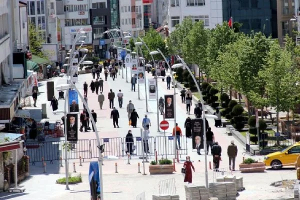 Bir şehirde daha sokağa maskesiz çıkmak yasaklandı