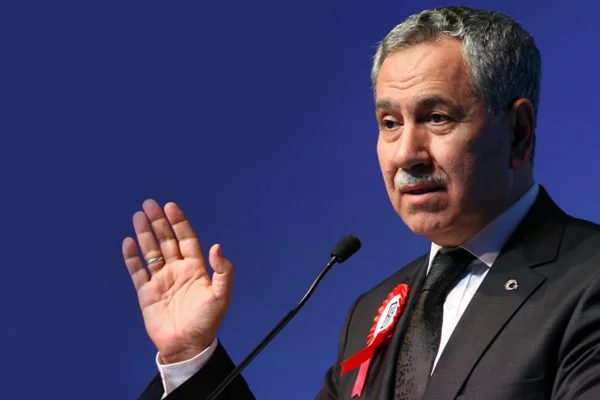 Bülent Arınç'tan camilerde dua okunmasına tepki: Bu bir 'bid'at'tır
