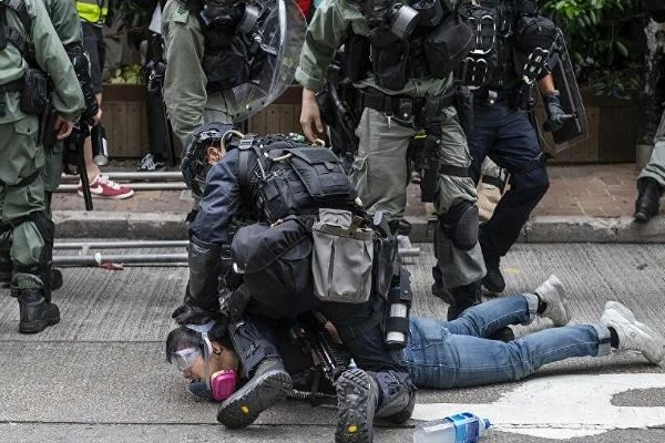 Çin'in yeni güvenlik yasası girişimine protesto: 120 gözaltı