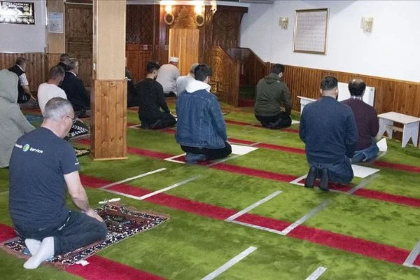 Danimarka'da camiler yeniden ibadete açıldı