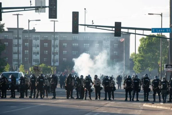 Detroit'te protestoculara arazi aracından ateş açıldı: 1 ölü