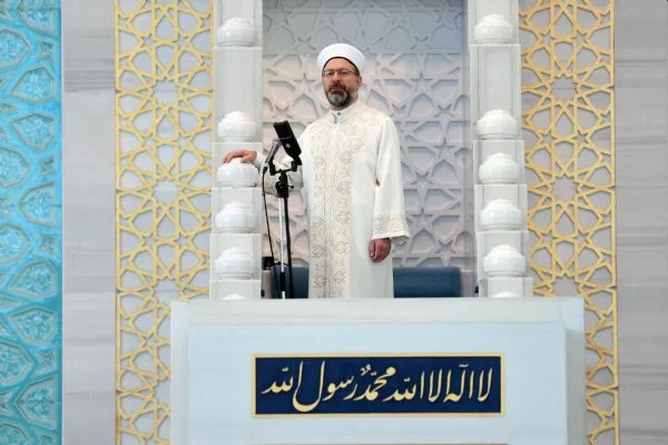 Diyanet İşleri Başkanı Erbaş, Ahmet Hamdi Akseki Camii'nde bayram hutbesi irad etti