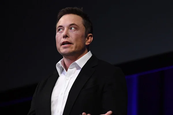 Elon Musk'ın tweeti sonrası Tesla hisselerinde büyük düşüş