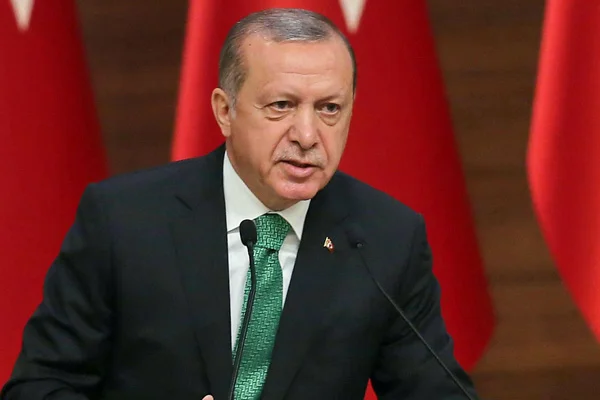 Erdoğan'dan gençlere mesaj: Asla vazgeçmeyin