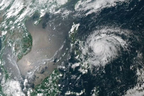 Filipinler, koronavirüs salgınının gölgesinde Vongfong tayfununa hazırlanıyor