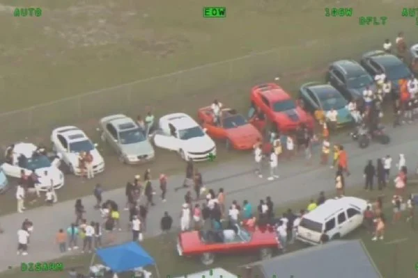 Florida'da sokak partisi düzenleyen gruba polis baskını