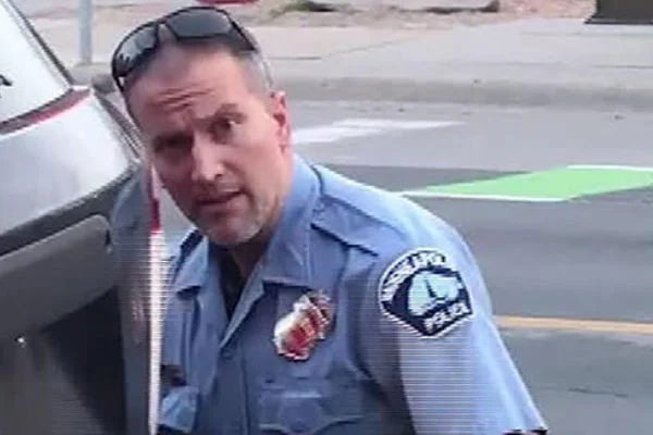 Floyd'un ölümüne neden olan polisin eşinden boşanma davası