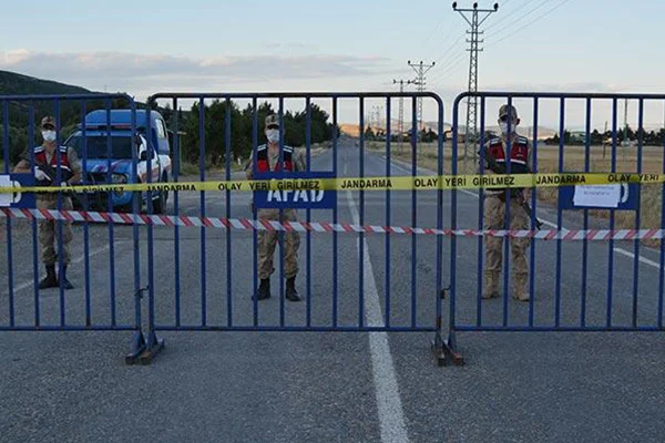 Geçmiş olsun ziyareti pahalıya patladı! Bir mahalle karantinaya alındı