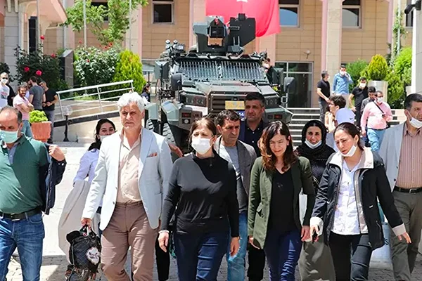 Gözaltına alınan HDP'li 3 belediye başkanı serbest bırakıldı