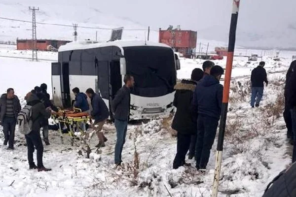 Gümrük görevlilerine saldıran teröristler öldürüldü
