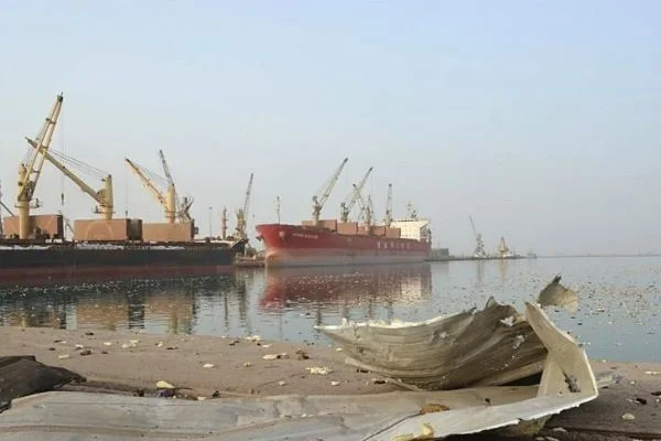 Husiler, Kızıldeniz'deki petrol tankerinden olası bir sızıntıdan koalisyonu sorumlu tuttu