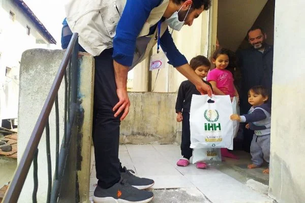 İHH bin 200 yetimi daha sevindirdi