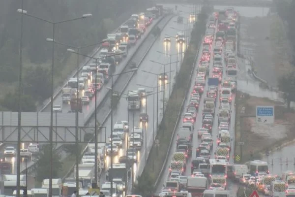 İstanbul çıkışında 65 yaş üstü trafiği
