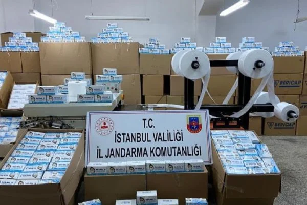 İstanbul'da 800 bin adet kaçak maske ele geçirildi