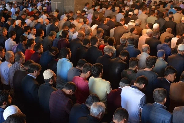 İstanbul'da cuma namazı kılınacak camiler belli oldu