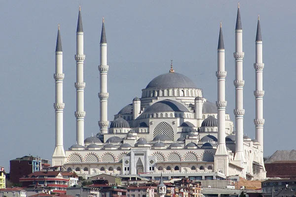 İstanbul'da hangi camilerde Cuma namazı kılınacak?