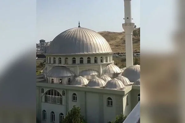 İzmir'de camilerden Çav Bella okutan kişi yakalandı