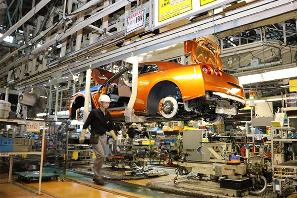 Japon otomotiv devi Nissan zorda
