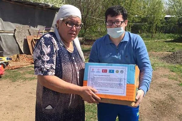 Kazakistan'da TİKA ve Türk büyükelçiliğinden ihtiyaç sahiplerine gıda yardımı