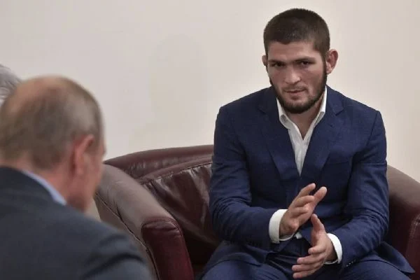 Khabib Nurmagomedov'un koronavirüse yakalanan babasının durumu kritik