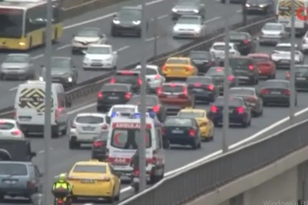 Kısıtlama öncesi İstanbul'da trafik kilitlendi