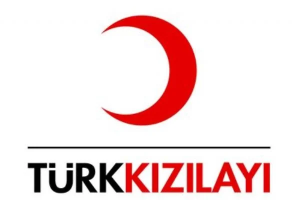 Kızılay gönüllüleri bayramda çocukları eğlendirdi