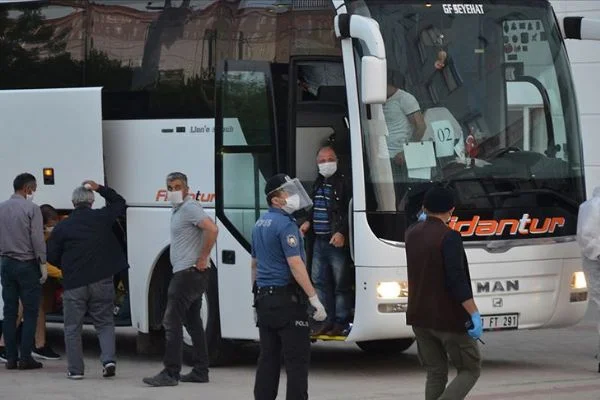 KKTC'den getirilen 288 kişi Karaman'da yurda yerleştirildi