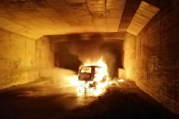 Köprüden uçup alev alan otomobilin sürücüsü hayatını kaybetti