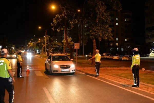 Koronavirüsle mücadele kapsamında 81 ilde 4 gün sürecek sokağa çıkma kısıtlaması başladı