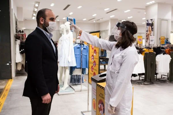 Koton'dan ''mesafeli ve güvenli alışveriş''