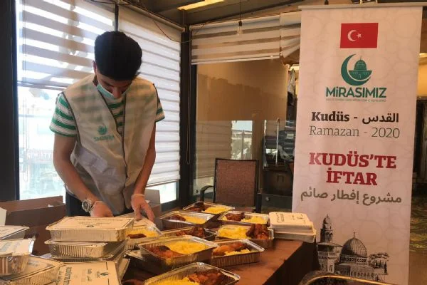 Kudüslüler, Ramazan ayında Türkiye'den giden yardımlarla nefes aldı